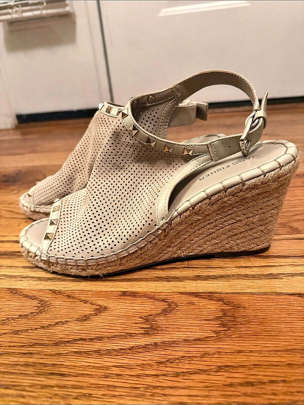 Marc Fisher Senton Studded Espadrille Wedge Sandal Perforated Studded Wedge sz 9